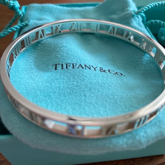 Tiffany Co Roman Numerals bangle from the Atlas collection - Picture 4 of 5